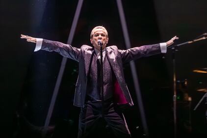 David Gahan, Martin Lee Gore y Andrew John Fletcher contagiaron a sus fanáticos con la energía de su gira ‘Memento Mori World Tour’, en la cual sorprendieron con temas como “Enjoy The Silence”, “Walking On My Shoes”, entre otros.