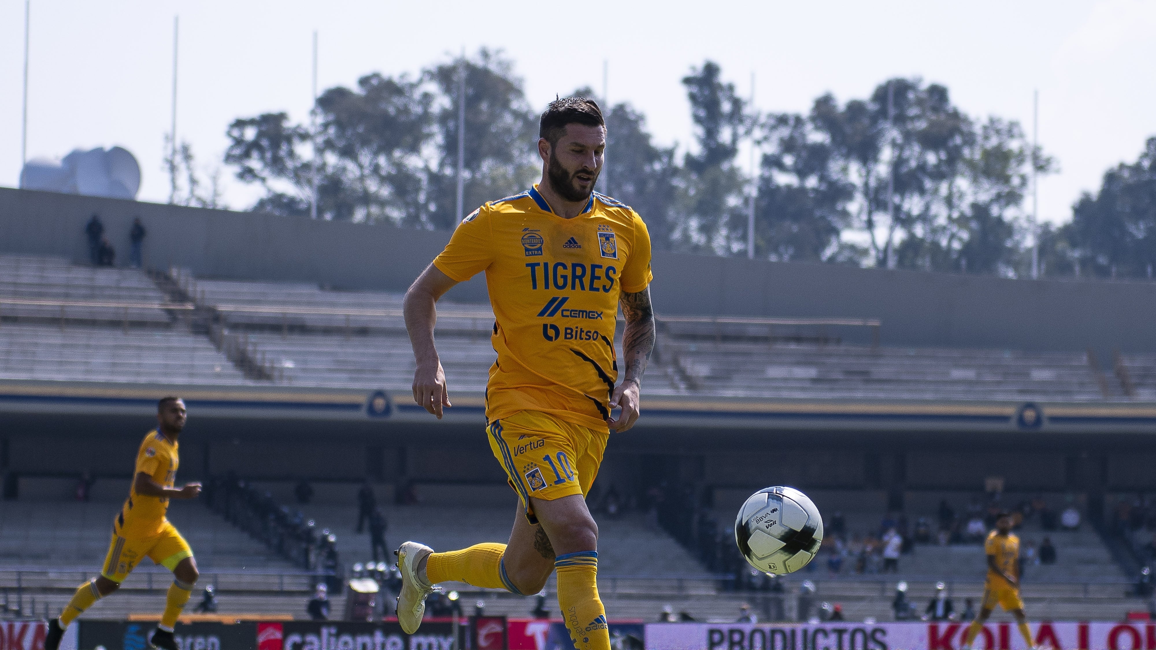 Gignac en partido contra Pumas al medio dia en CU