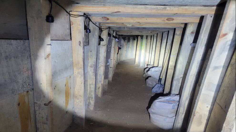 La embajada señala que se trata de una estrategia peligrosa promovida por redes de tráfico de personas.