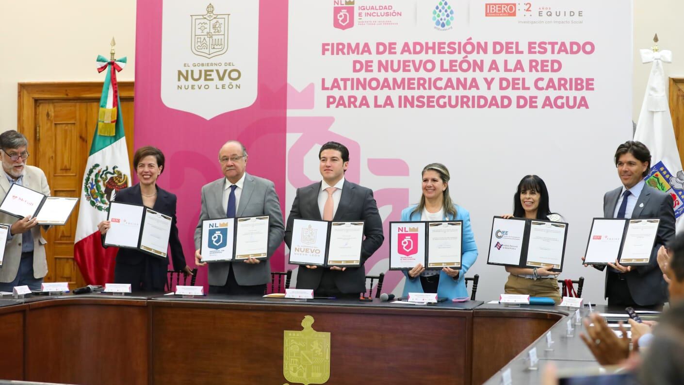 El mandatario estatal firmó como testigo de la adhesión.