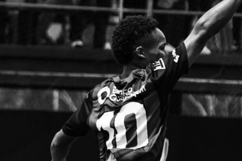 ¡Tragedia! Promesa del futbol muere por una bala perdida en su propia casa