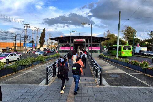 Metrobús descarta prohibición de mochilas y pide a usuarios portarlas de forma responsable