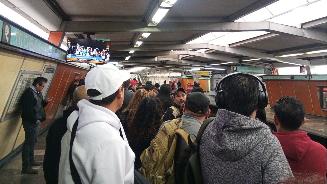 Lento avance de trenes en Linea 4