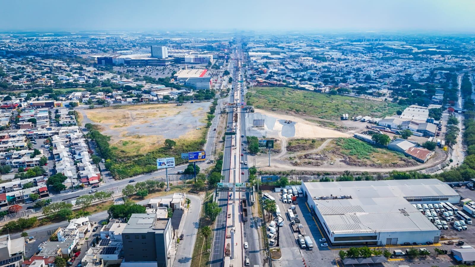 La Línea 4 sigue de forma paralela el Río Santa Catarina.
