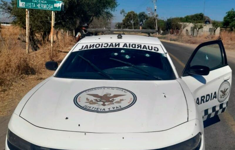 Fueron dos las patrullas de la Guardia Nacional que recibieron los impactos por arma e fuego de grueso calibre.