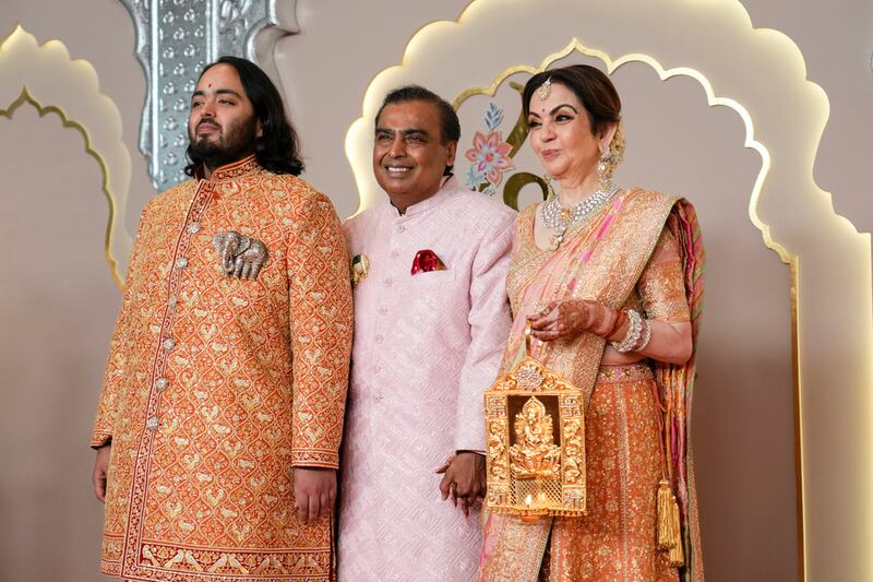 La boda entre Radhika Merchant y Anant Ambani se ha convertido en uno de los eventos sociales más importantes de los últimos años, ya que ha ganado popularidad a través de los famosos que asistieron para presentarse como parte de un show privado y como invitados especiales para formar parte de la celebración.