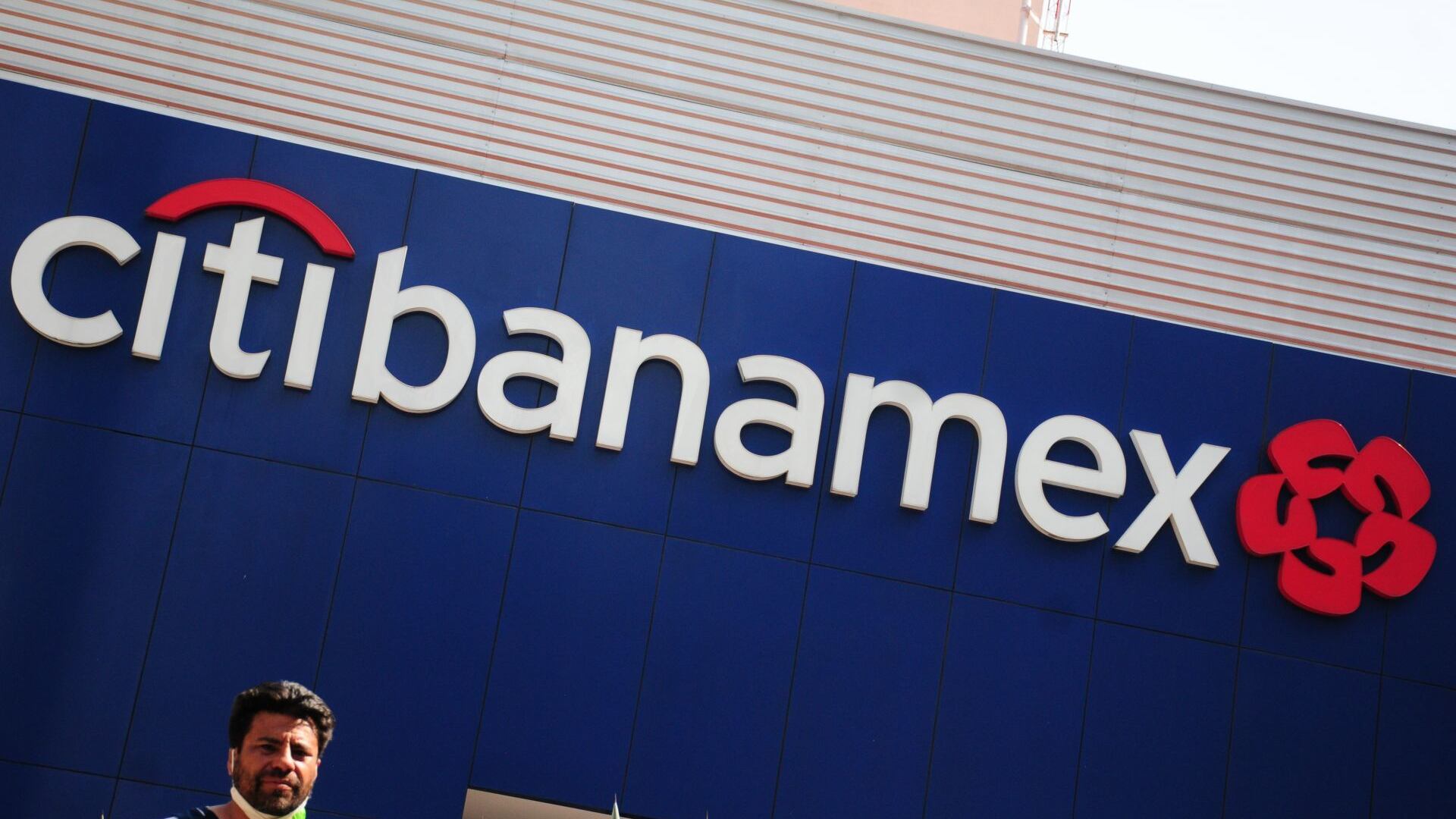 ¿Venta de Banamex se tambalea por disputa de Gobierno y Grupo México?