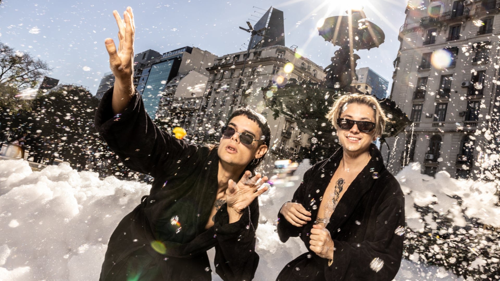 Ca7riel & Paco Amoroso están cocinando, a ‘Baño María’, un show lleno de adrenalina para Colombia