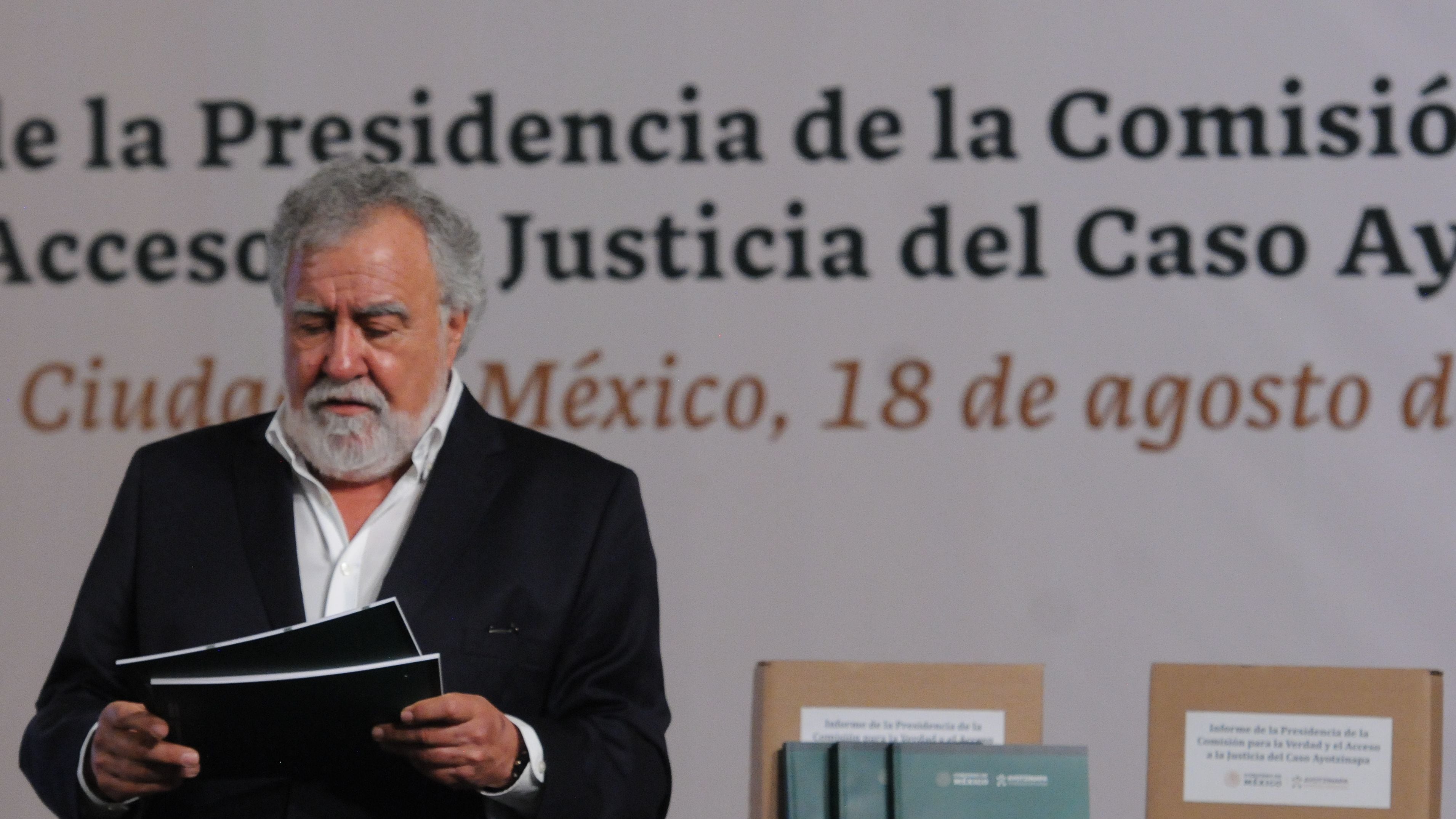 CIUDAD DE MÉXICO, 18AGOSTO2022.- El subsecretario de Gobernación, Alejandro Encinas, ofreció este jueves el informe sobre los avances de la investigación del caso Ayotzinapa, en donde confirmó la participación del estado en la desaparición de los 43 normalistas. FOTO: DANIEL AUGUSTO /CUARTOSCURO.COM