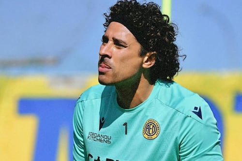 Guillermo Ochoa se come cinco goles en su debut con el AEL Limassol: Cometió terrible error