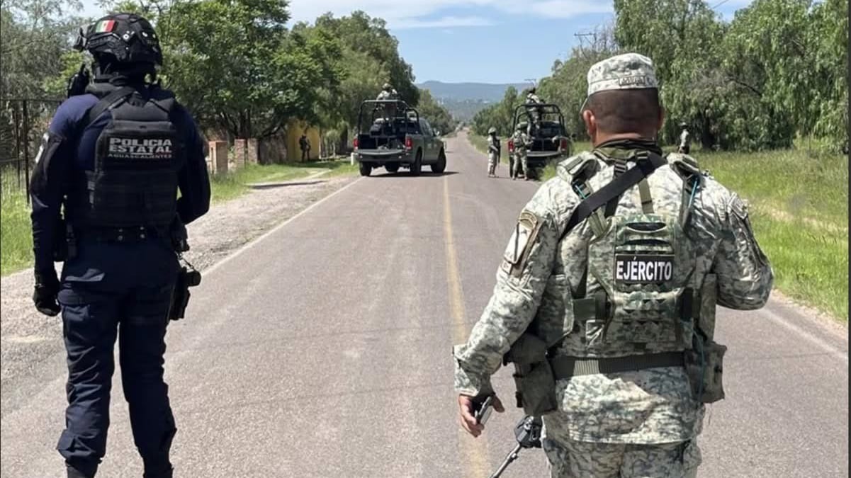 El ataque ocurrió en la carretera Mazatlán–Tepic, a la altura de Tecualilla, lo que obligó a un despliegue inmediato de fuerzas federales