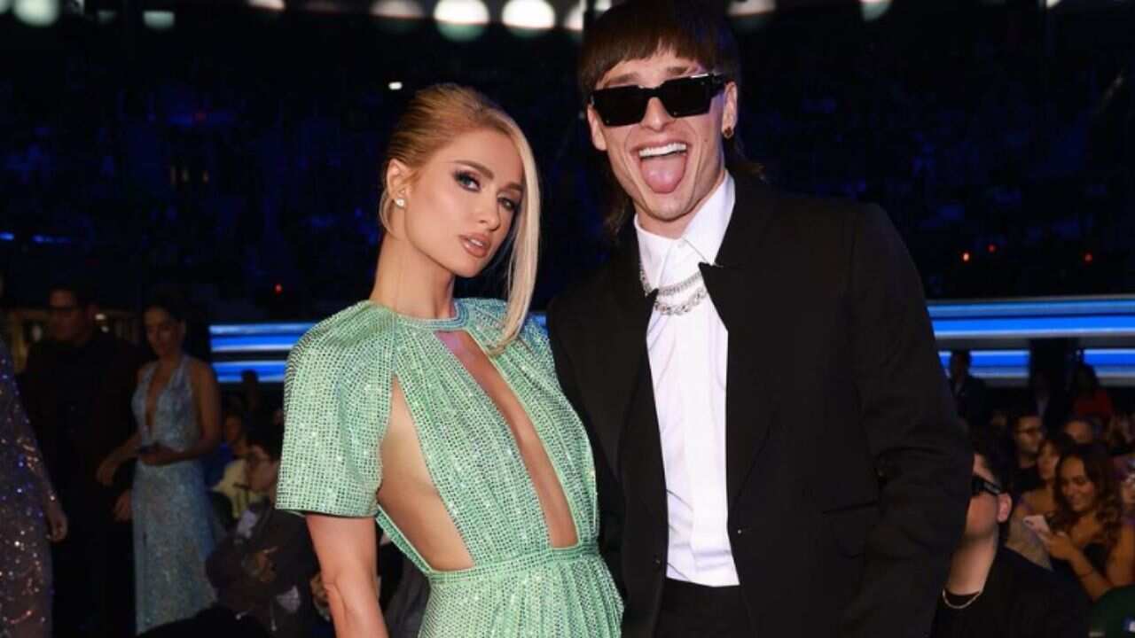 ¿Paris Hilton alista colaboración con Peso Pluma? Esto es lo que se sabe