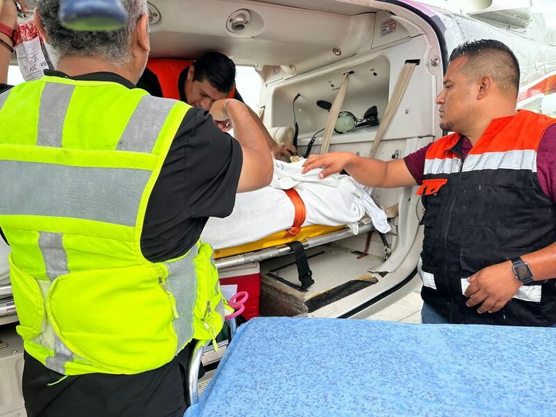 Segundo traslado aéreo de menor accidentada por volcadura de autobús