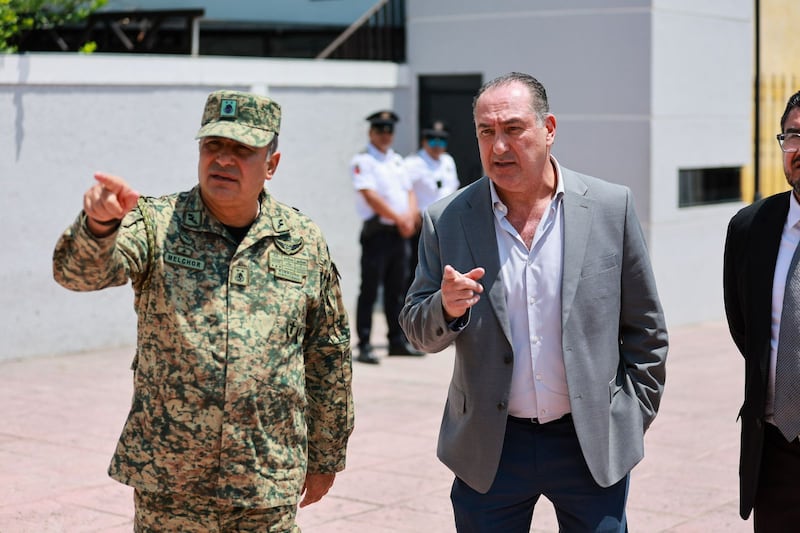 Antonio Melchor Ruiz, comandante de la Séptima Zona Militar y José Luis David Kuri, titular de Seguridad de San Pedro.