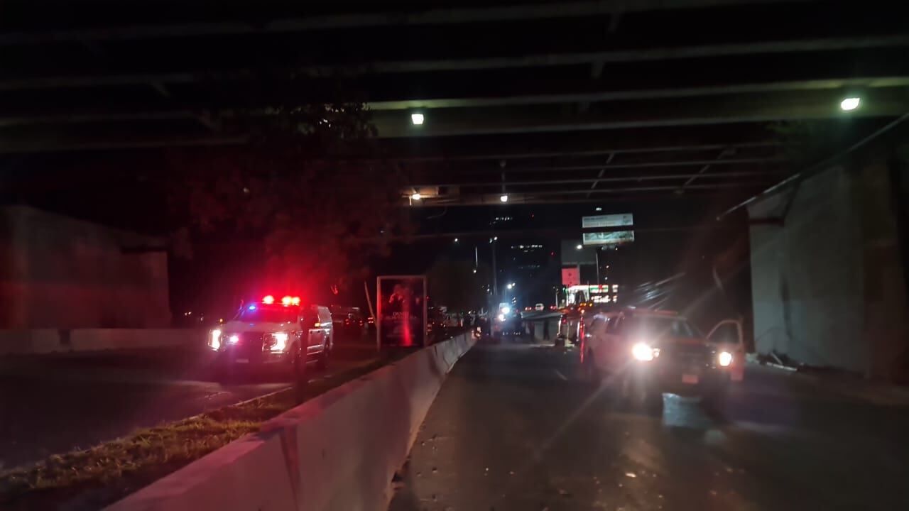 Protección Civil de Nuevo León mantenía hasta la madrugada de este miércoles vigilancia permanente mientras se realizaban los trabajos de reparación.