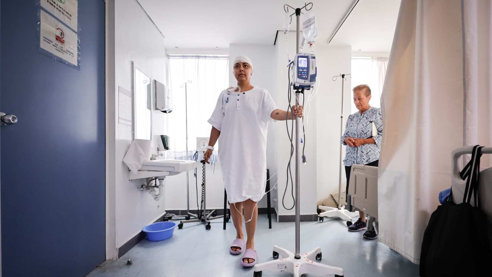 Retiran tumor cerebral a paciente que permaneció despierta en operación