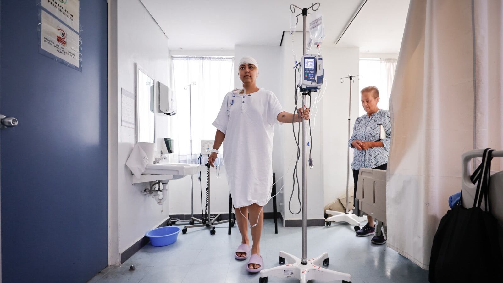 Retiran tumor cerebral a paciente que permaneció despierta en operación