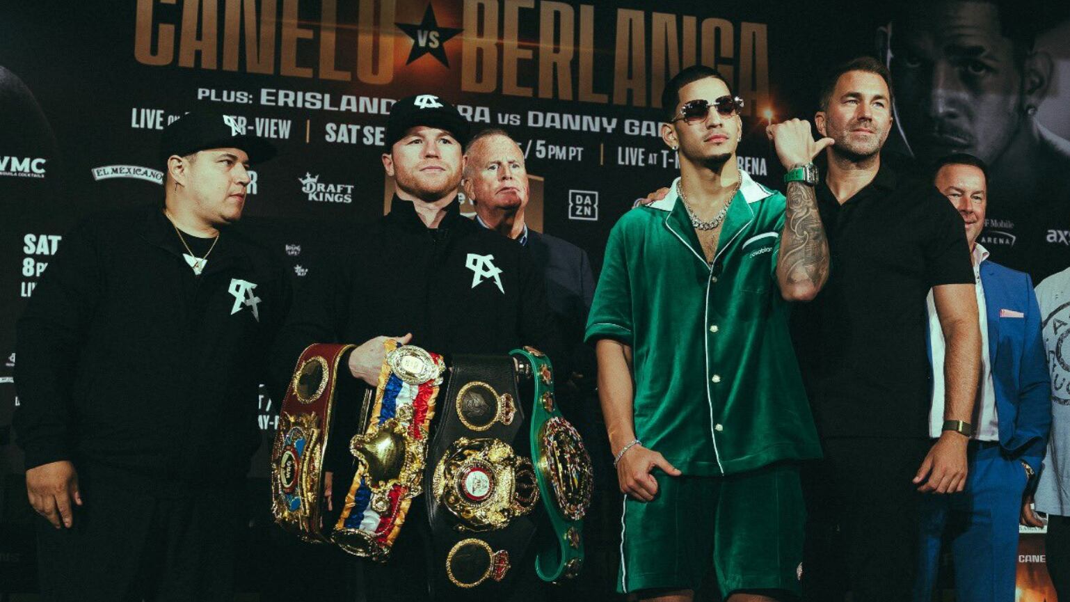 Canelo Álvarez y Edgar Berlanga tuvieron su último careo en Las Vegas.