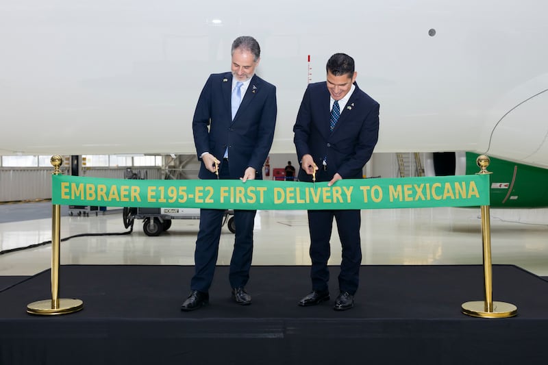 Mexicana de Aviación recibe primer avión de los 20 que compró en Brasil