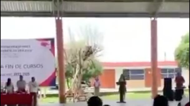 VIDEO: Estudiante rompe el silencio y denuncia acoso de maestros en evento escolar en Chiapas - Fuente: Video de X