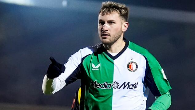 Santiago Giménez suma 13 goles en la presente temporada.