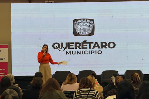 Laura Aguilar impulsa el liderazgo y acompañamiento de mujeres en foros del 25N