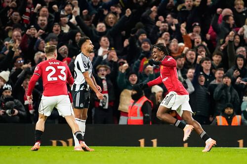 Manchester United se impone en el Boxing Day al Newcastle con insólito golazo