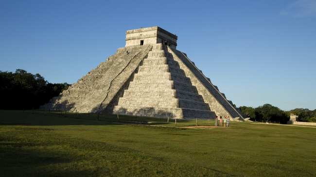 Durante el equinoccio de primavera miles de extranjeros visitan los diferentes sitios arqueológicos en Yucatán y Quintana Roo