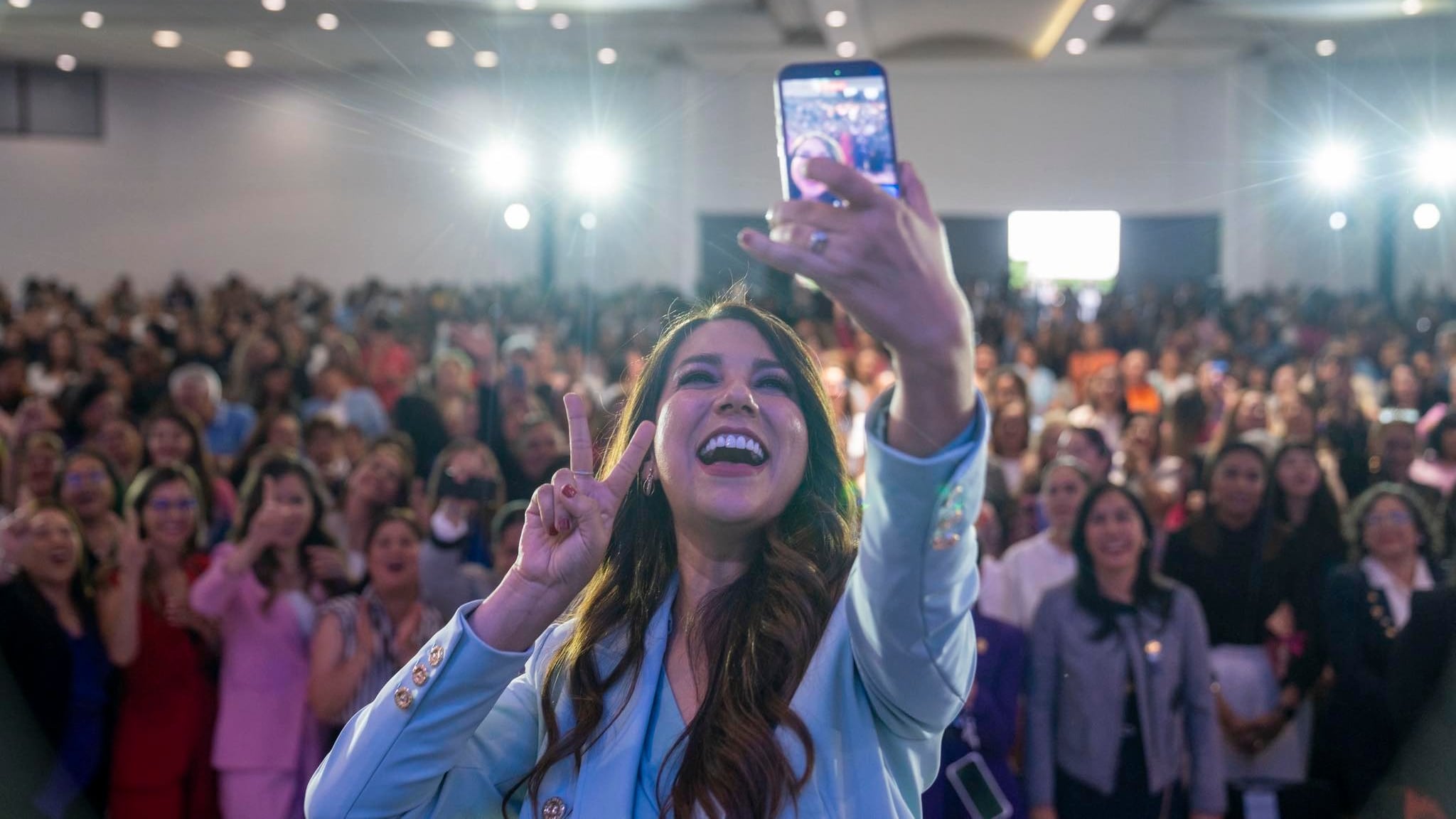 Gobernadora anuncia en redes sociales la ampliación de la Tarjeta Rosa, que alcanzará a 690 mil mujeres en Guanajuato