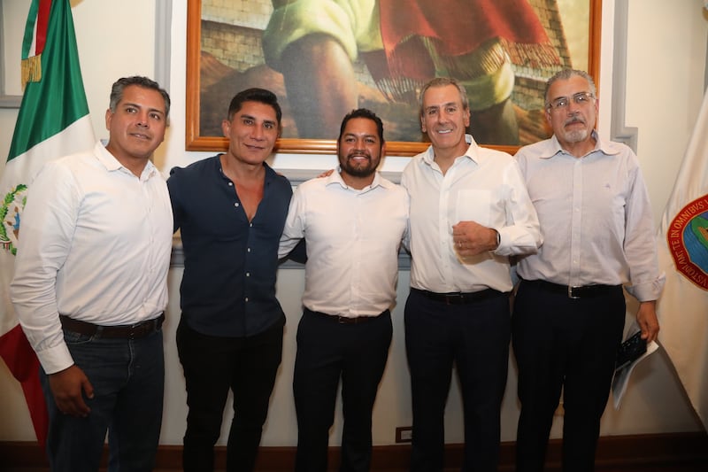 Pepe Chedraui sostiene reunión con presidentes auxiliares para dar seguimiento a obras estatales