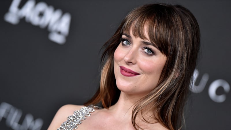 Dakota Johnson detiene el internet tras compartir fotos en lencería