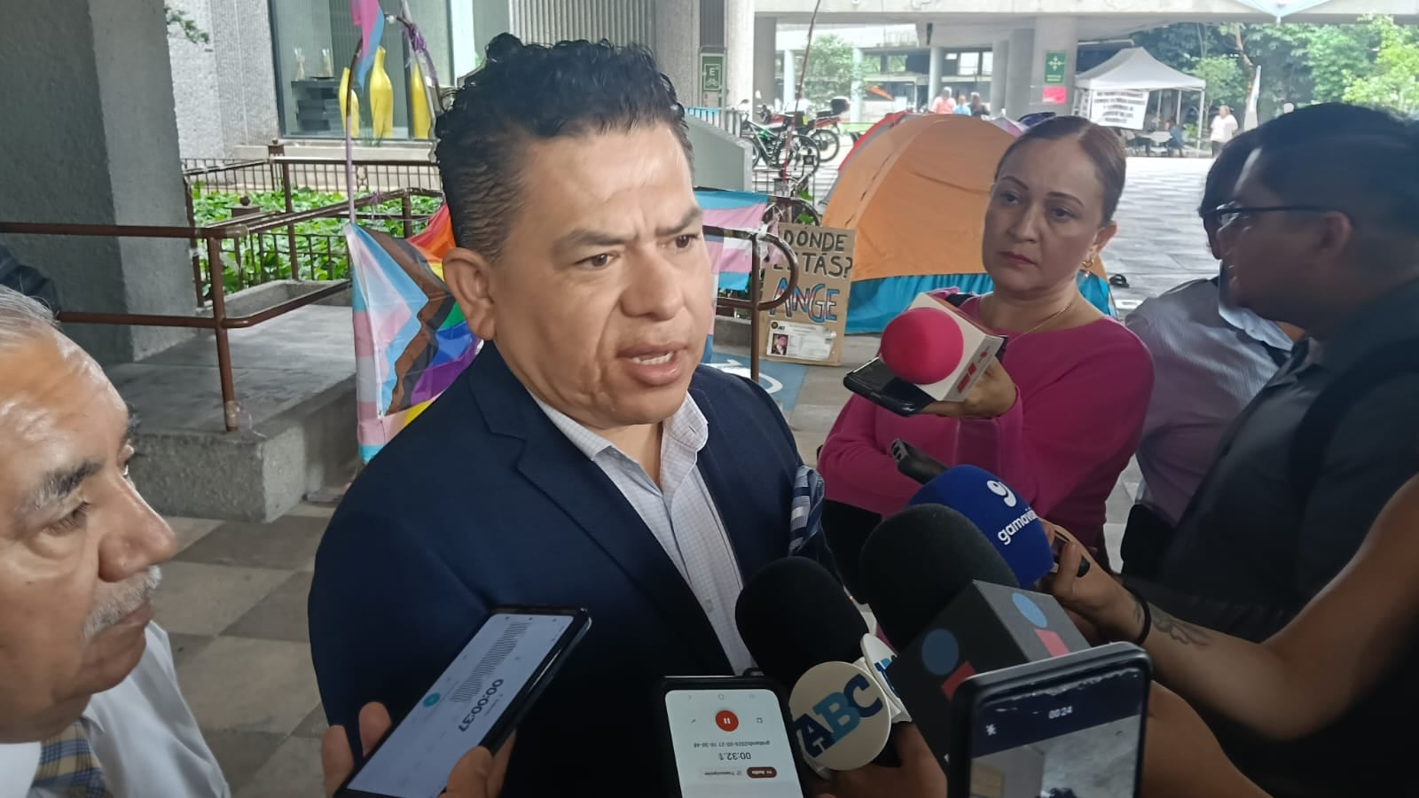 El exdiputado local del PAN, Héctor Briones, señala que hay cinco familias afectadas.