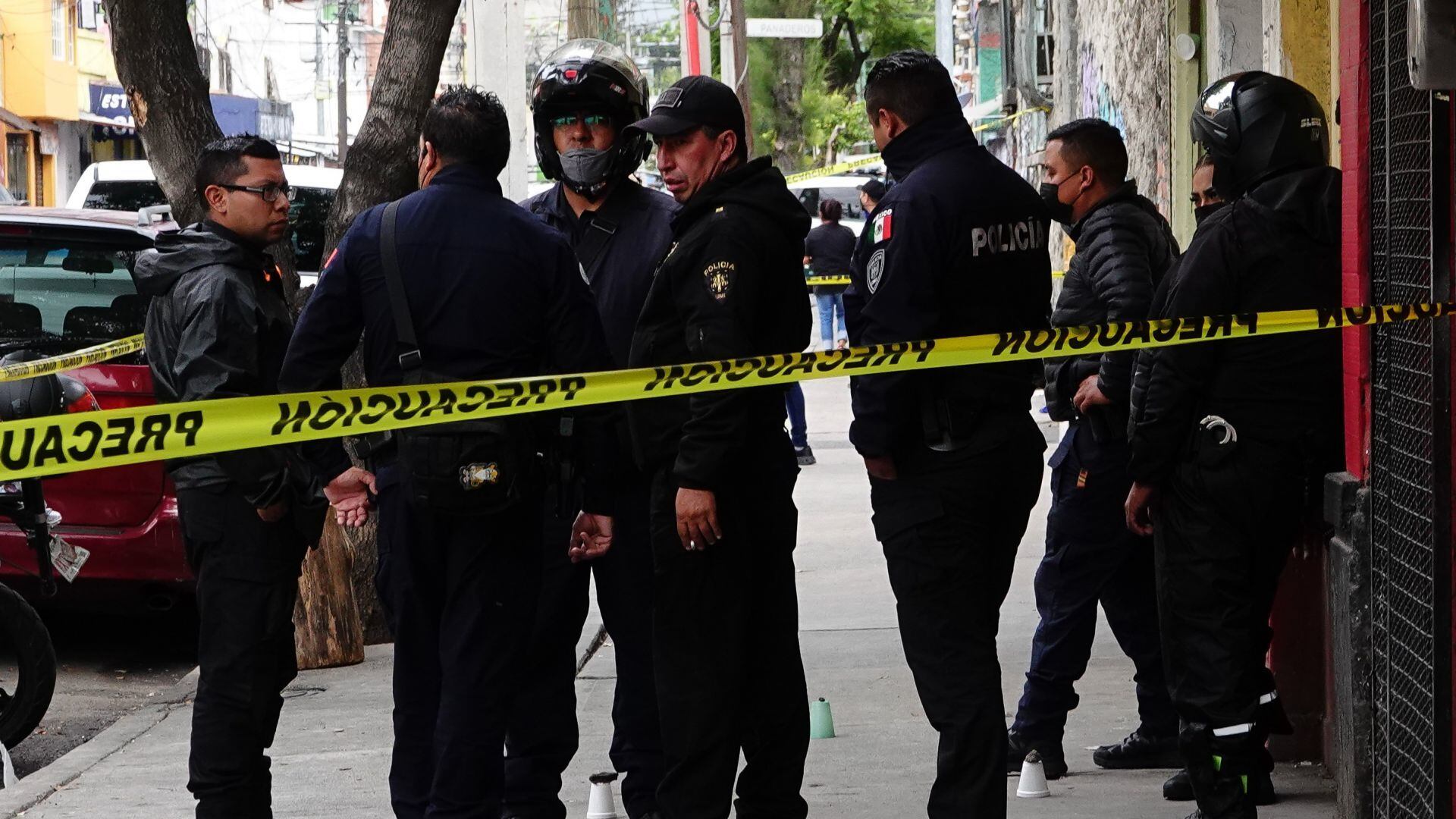 Enfrentamiento en Iztacalco entre policía y extorsionadores deja a dos muertos