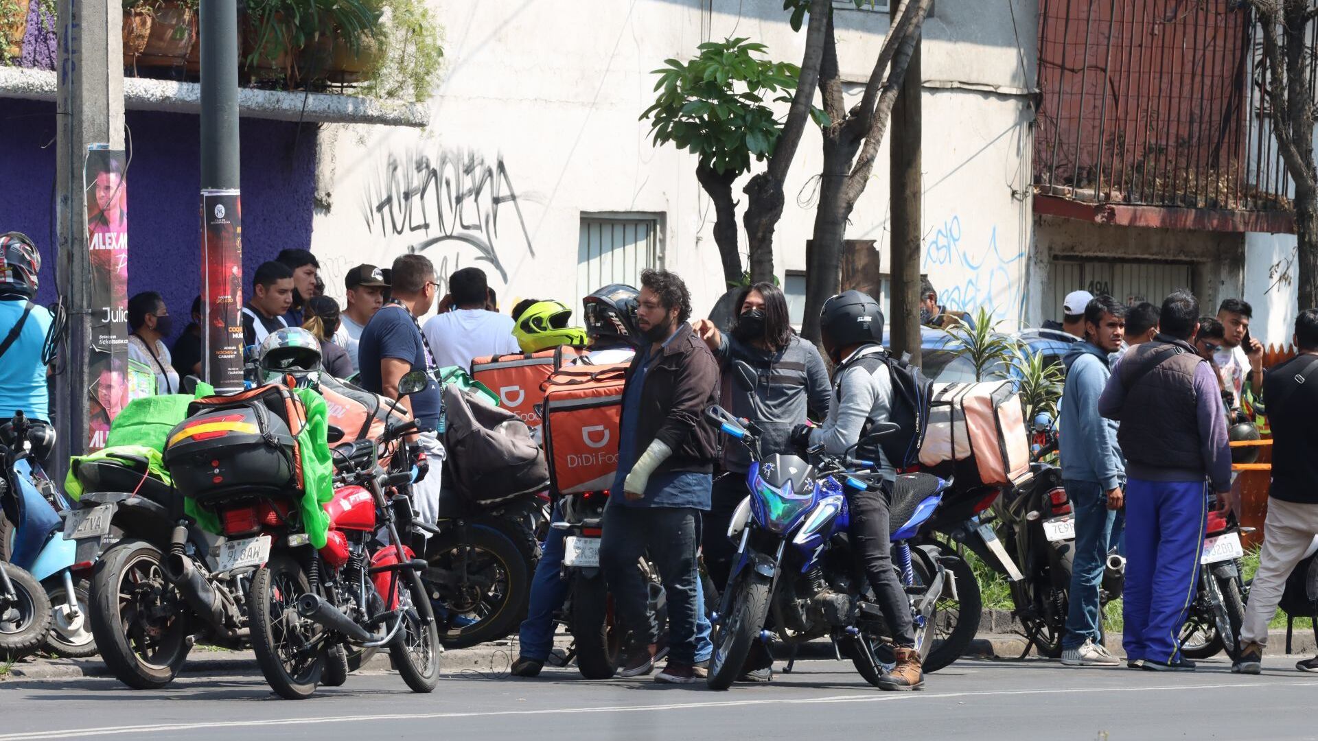 Sheinbaum dice que mejoras laborales para repartidores esperarán