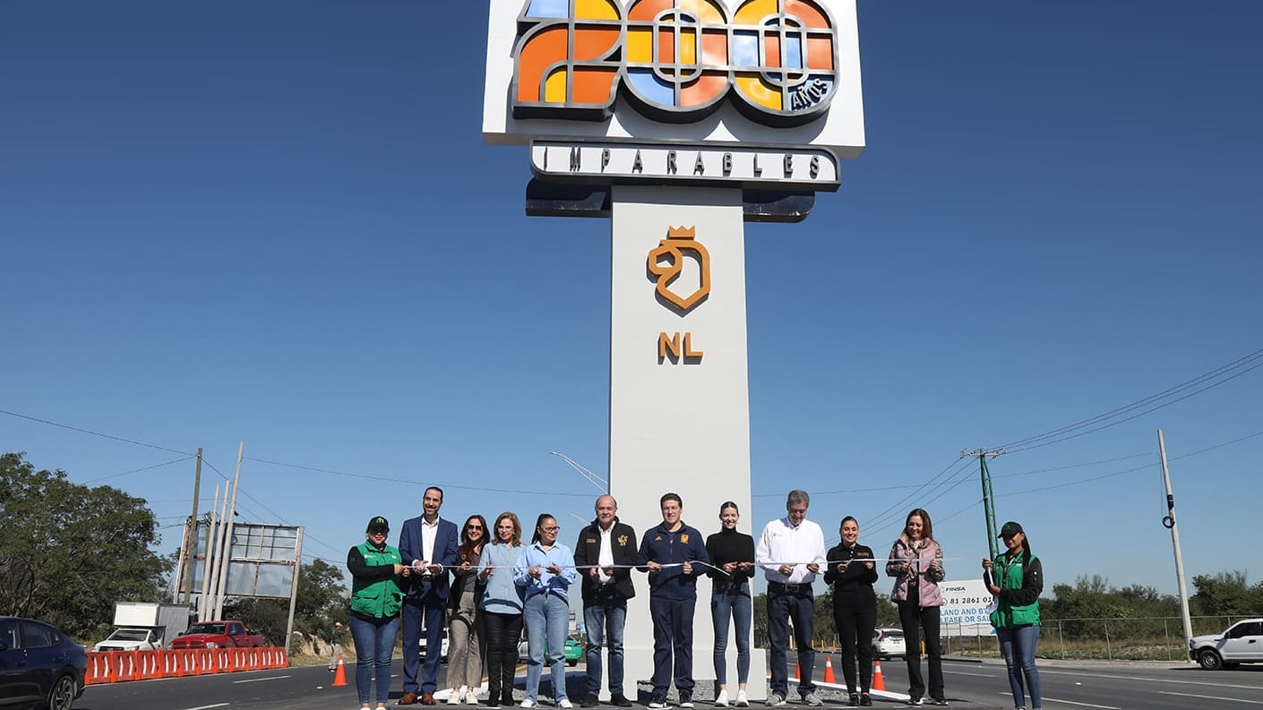 Samuel García encabezó el corte de listón inaugural, bajo un tótem conmemorativo de los 200 años de la Fundación de Nuevo León.