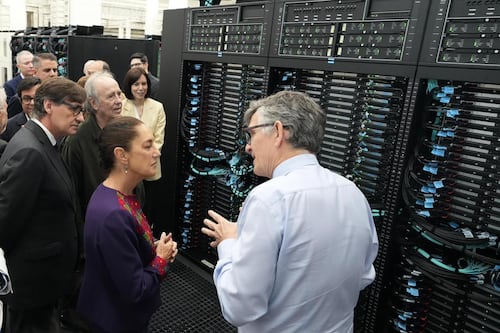 Sheinbaum recorre la supercomputadora más potente de Europa, y explora proyectos para México