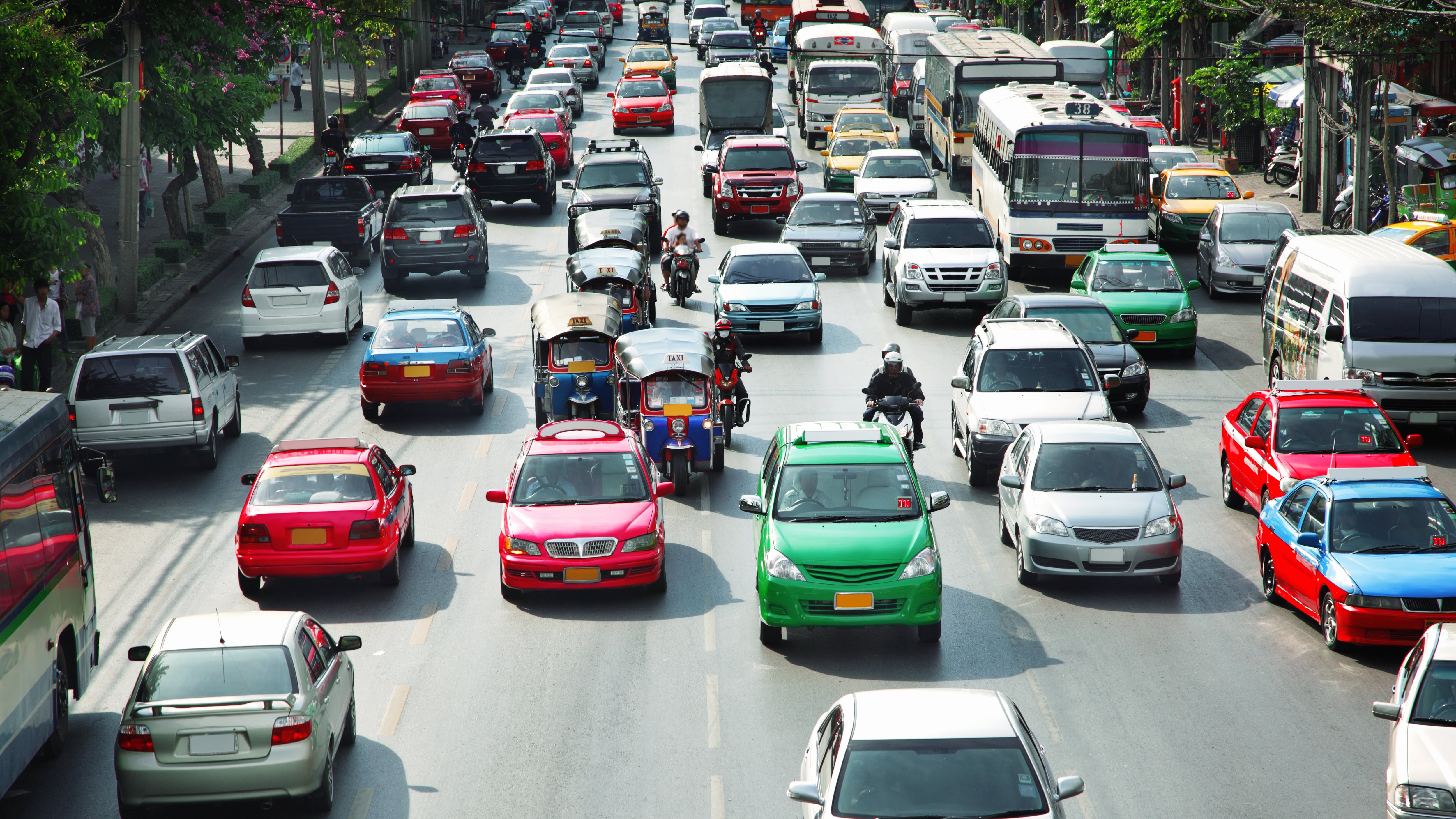 En algunas ciudades como Singapur y Londres el cobro de cuota ha sido benéfico.