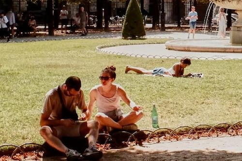 Francia: 16 departamentos en alerta roja por ola de calor
