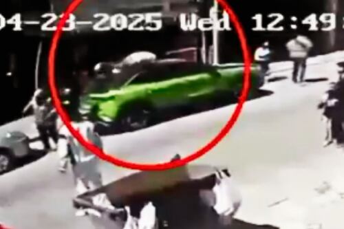 Sujeto cae de edificio tras poderoso sismo; tuvo heridas de gravedad