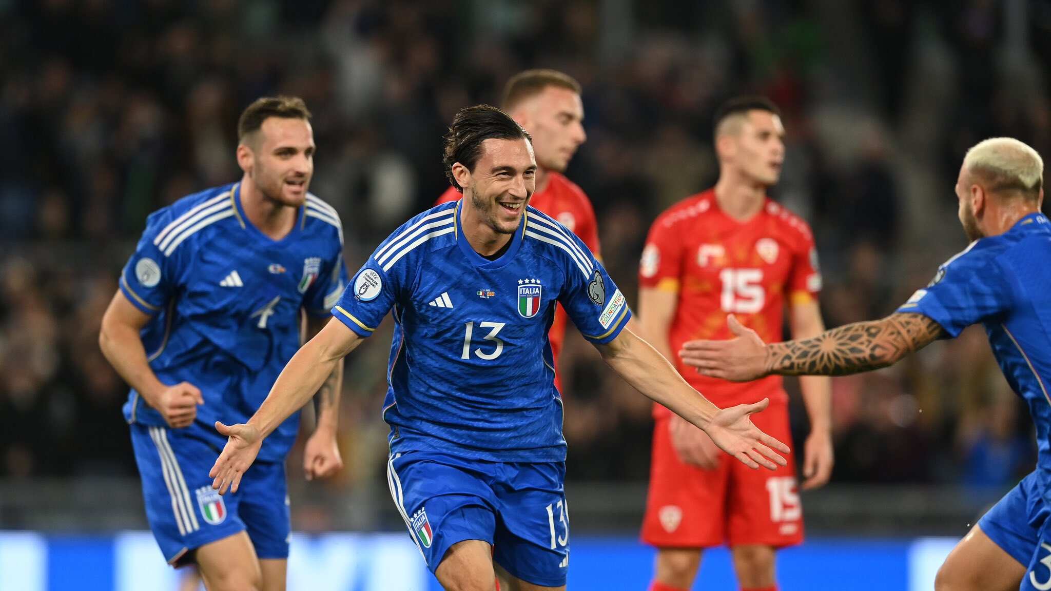 Italia sufrió para vencer a Macedonia.