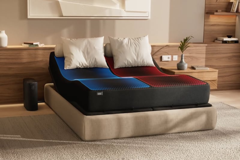Esta tecnología optimiza el descanso mediante sensores inteligentes, ideal para madres con un estilo de vida activo