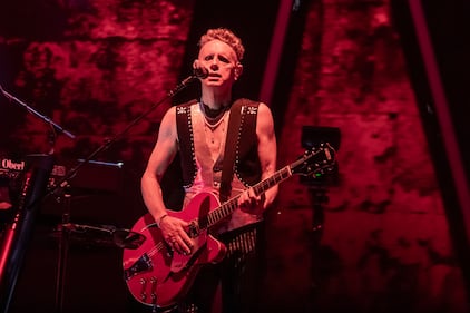 David Gahan, Martin Lee Gore y Andrew John Fletcher contagiaron a sus fanáticos con la energía de su gira ‘Memento Mori World Tour’, en la cual sorprendieron con temas como “Enjoy The Silence”, “Walking On My Shoes”, entre otros.