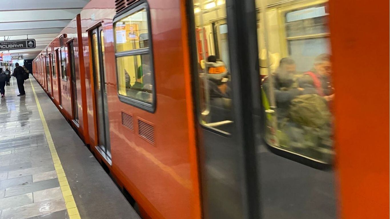 La estación Zócalo/Tenochtitlan permanece cerrada