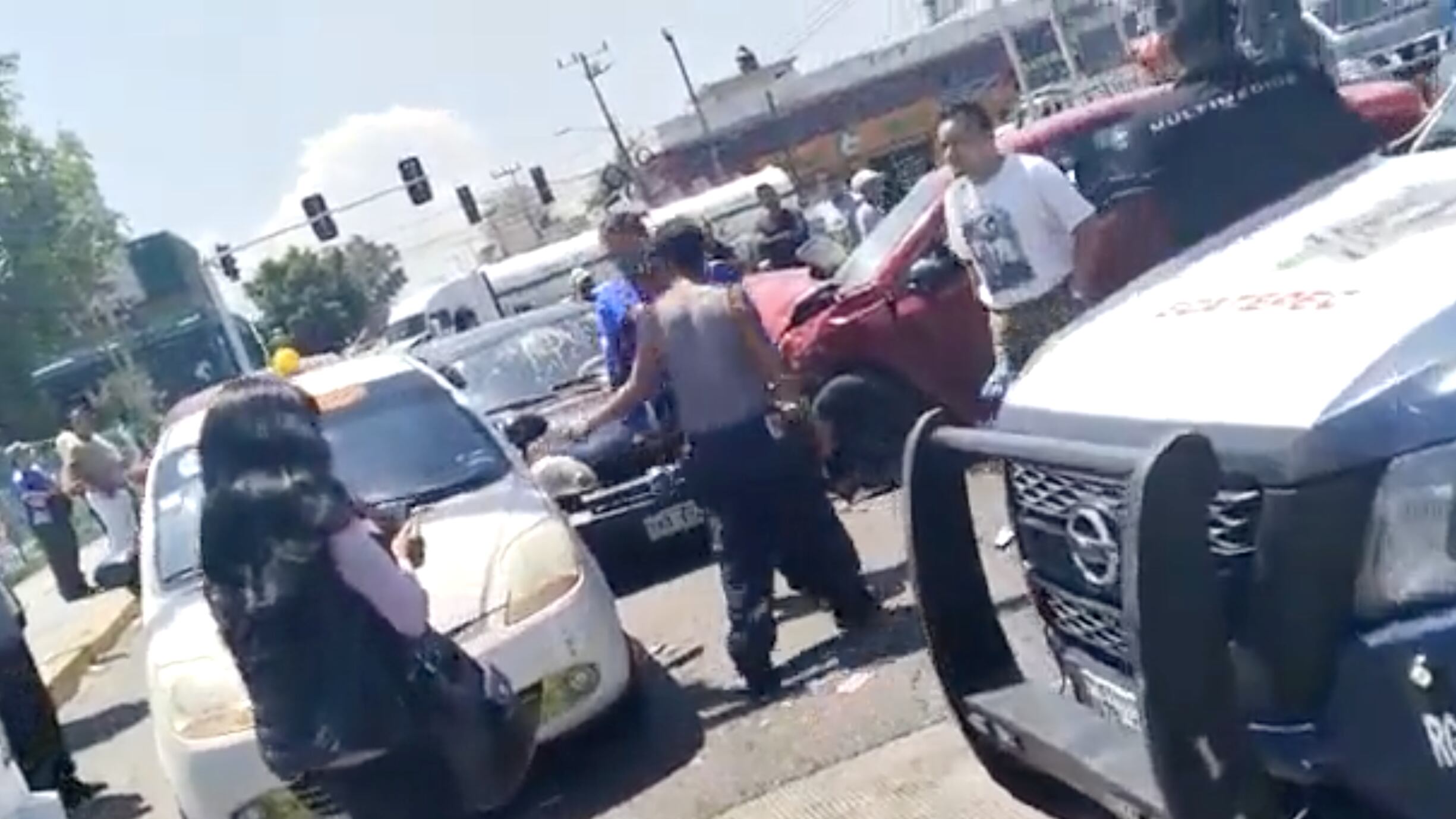 El accidente interrumpió parcialmente la circulación en Avenida Central. (Especial)
