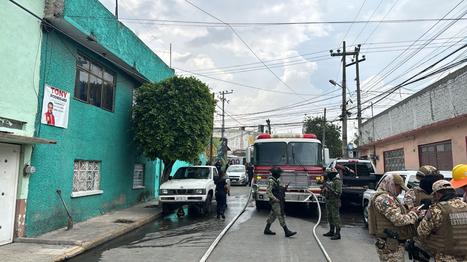 Mueren huachicoleros en Tlalnepantla por fuga de gas en ducto de Pemex