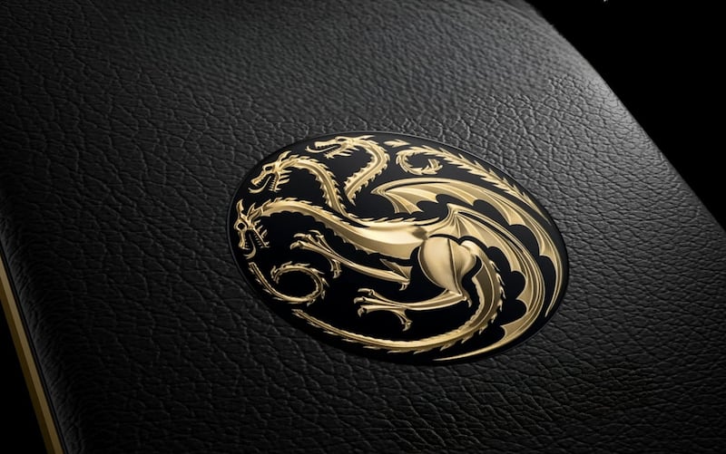 Con diseño negro y dorado, detalles Targaryen y tecnología que cambia de color con el calor, el nuevo realme 15 Pro une innovación y fantasía en una edición limitada