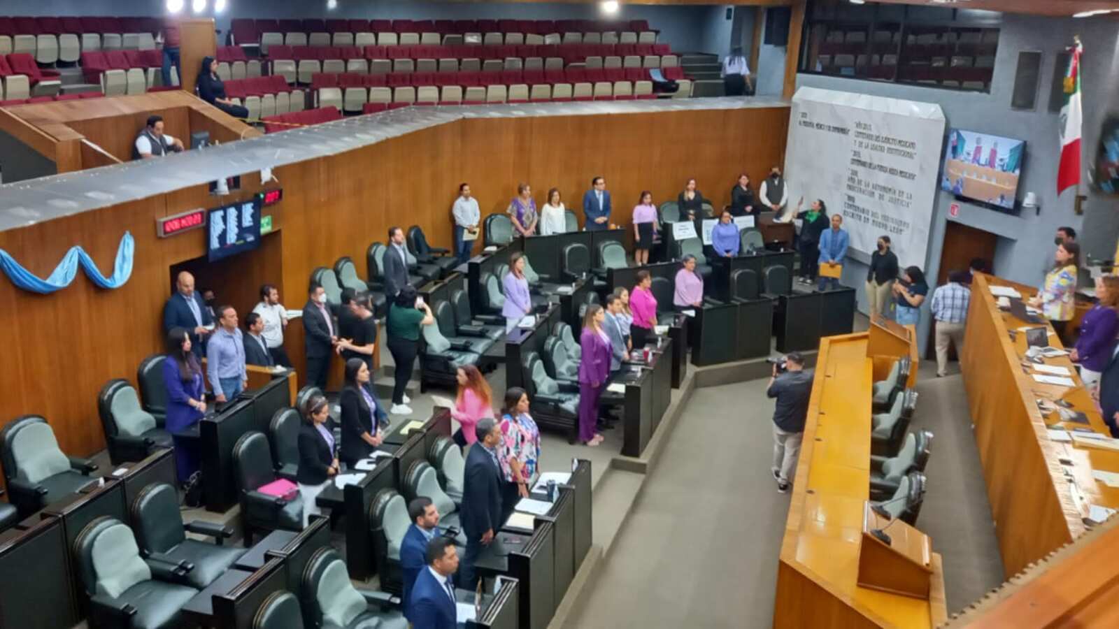 Los legisladores de todas la bancadas honraron la memoria de mujeres violentadas y asesinadas.