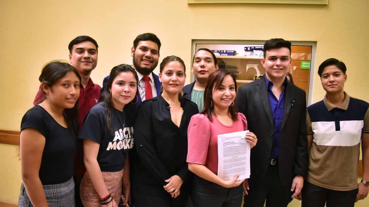 Iraís Reyes presentó la iniciativa acompañada de activistas y regidoras.