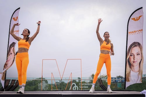 ¡Músculo, puro músculo! Mariana Rodríguez entrena a ciudadanos en Puente Verde