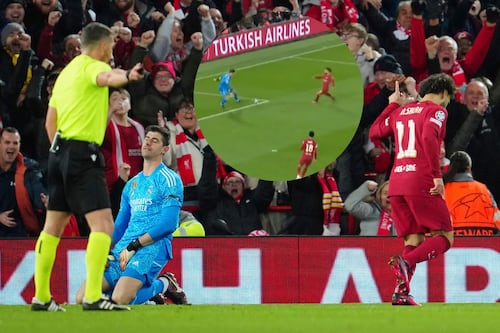 ¡El oso del año! Courtois comete error y regala gol al Liverpool